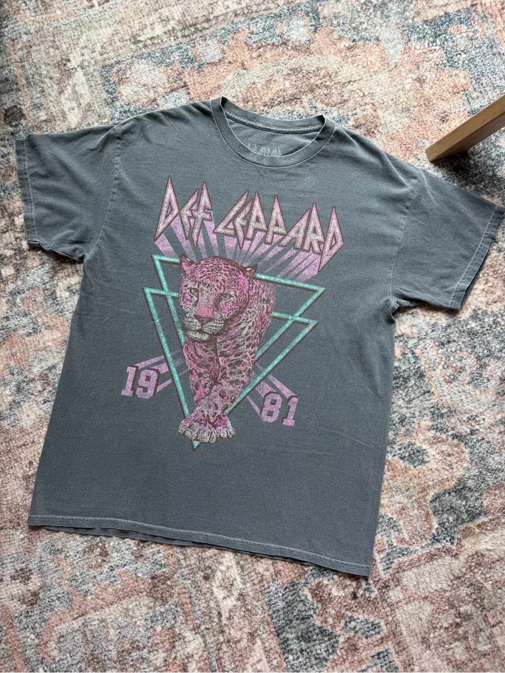 DEF LEPPARD Distressed Graphic Tee in Charcoal with Pink - S
